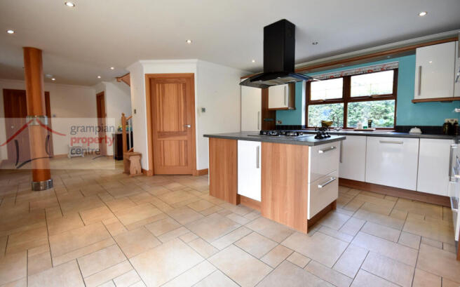Kitchen 2 .JPG