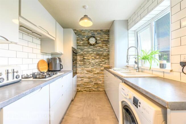 3 bed Semi-Detached for sale Image 5