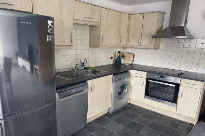 2 bed Apartment to rent Image 4