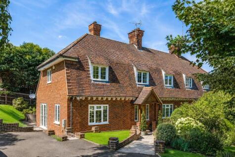 5 Bedroom Family Home In Heart Of The Village, Much Hadham