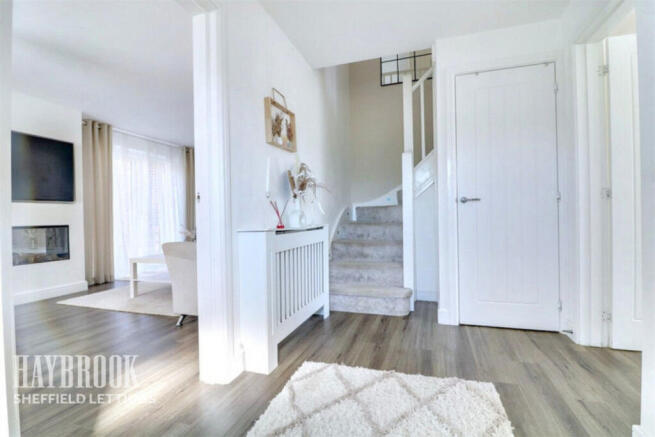 4 bed Detached to rent Image 4