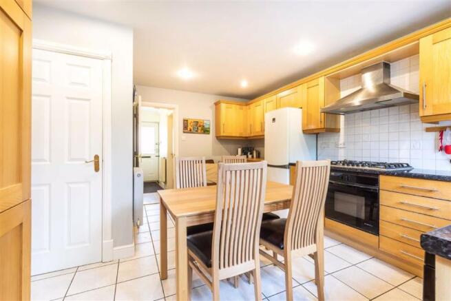 SPACIOUS KITCHEN
