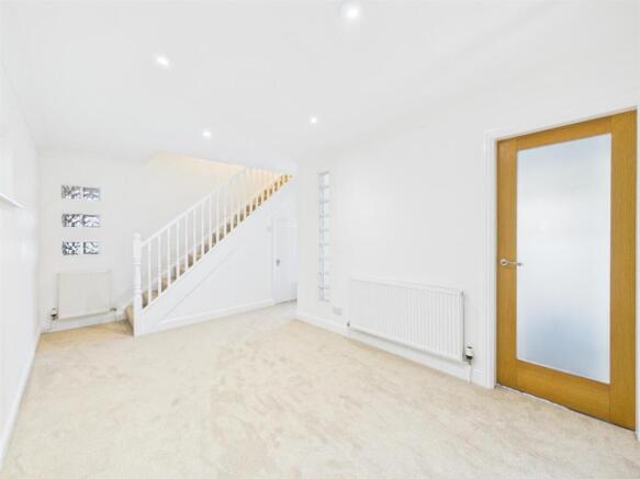 Dining room: