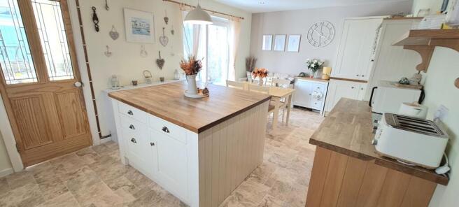 Kitchen/ Dining