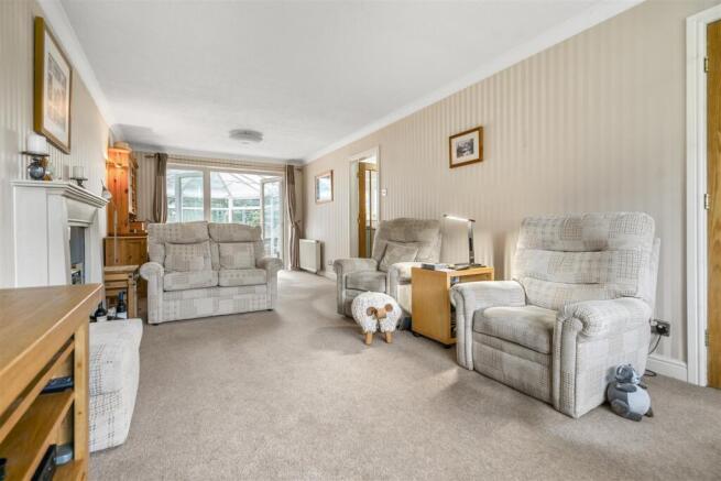4 bed Detached for sale Image 10