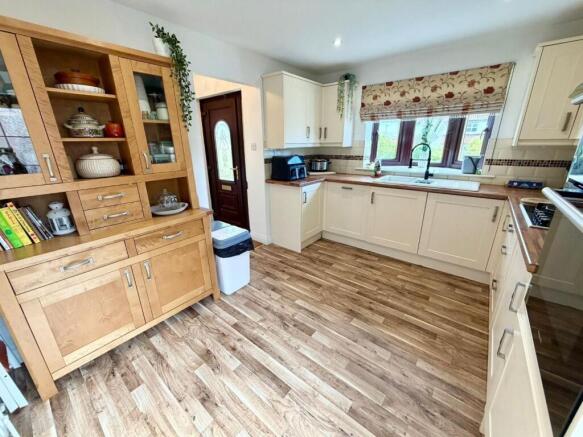 3 bed Detached Bungalow for sale Image 5