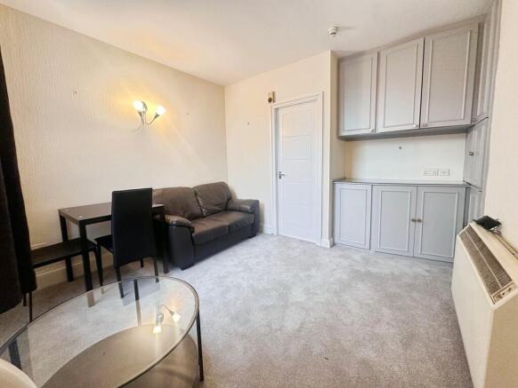 5b9b57b0--432E-94...