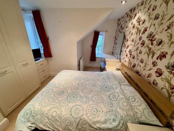 2 bed Flat for sale Image 9
