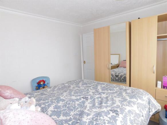 bedroom 1b