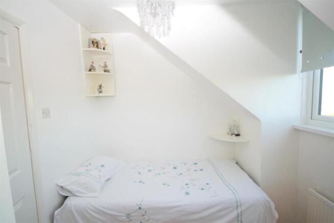 Bedroom (3).JPG