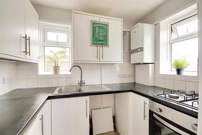 Meadow Road, Worthing, BN11 photo 4