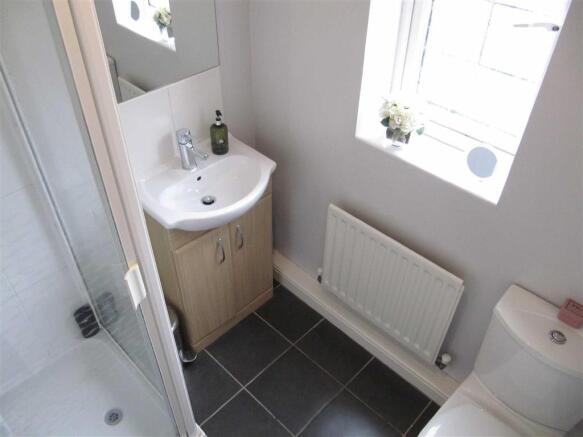 EN-SUITE SHOWER ROOM