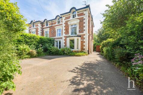 Grosvenor Place, Prenton, CH43