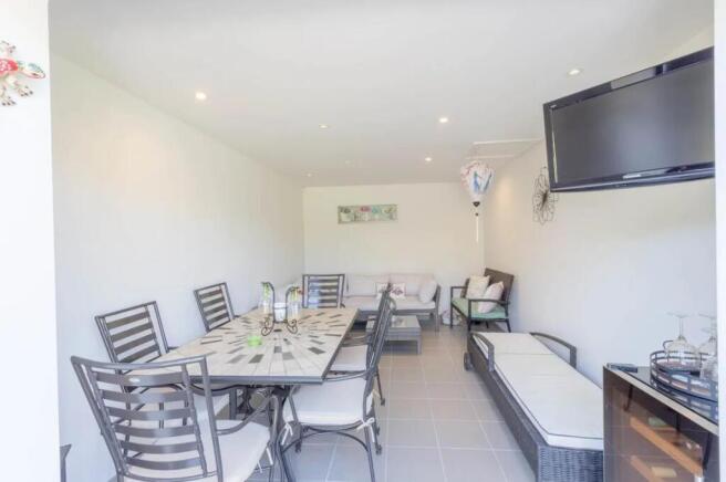 5 bed Detached for sale Image 11