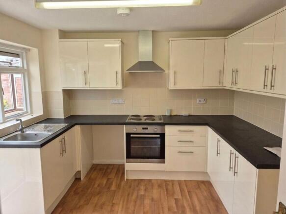 Lancaster Road, Yate, BS37 photo 4