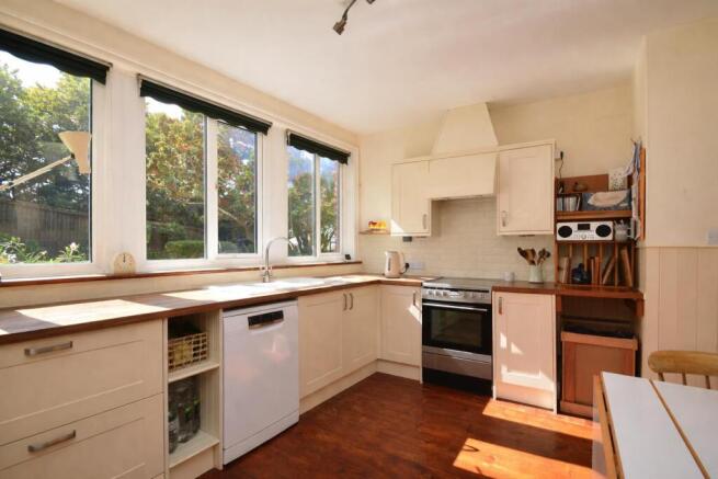 Kitchen2.jpg