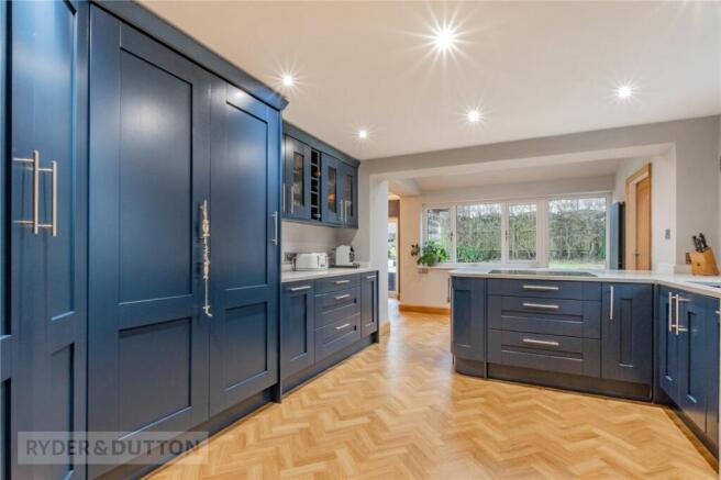4 bed Semi-Detached for sale Image 7