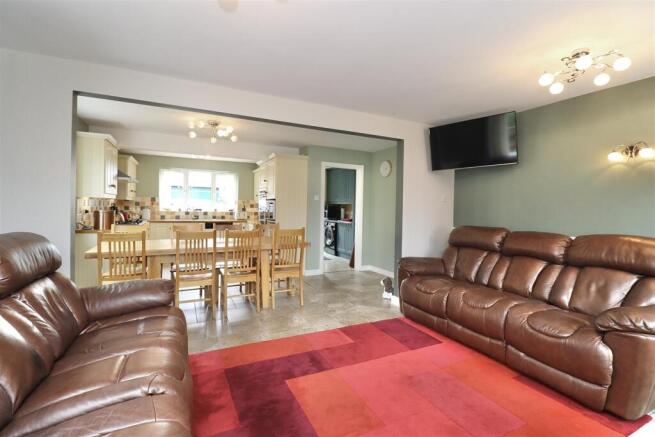 4 bed Detached for sale Image 4