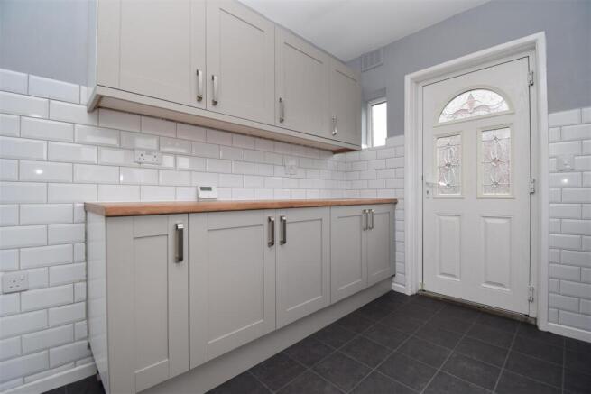 3 bed Semi-Detached to rent Image 9
