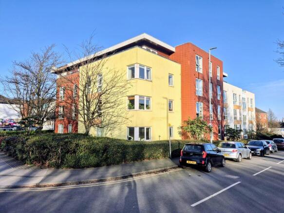 2 bed Flat to rent Image 12