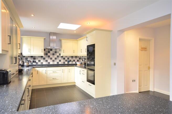 Kitchen/Breakfast Area