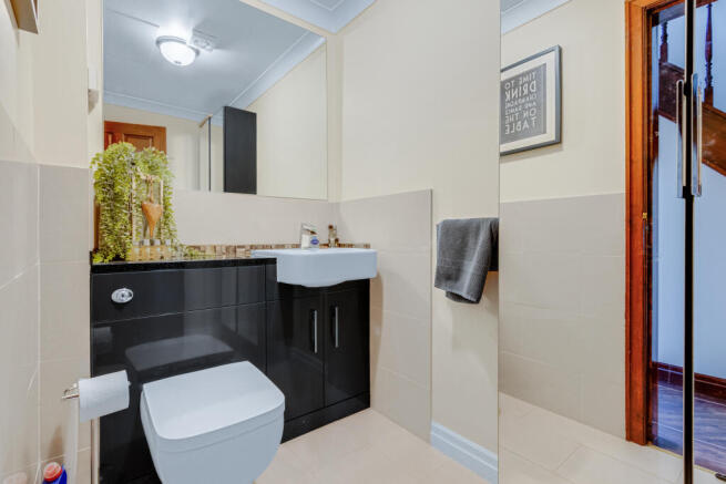 4 bed Detached for sale Image 12