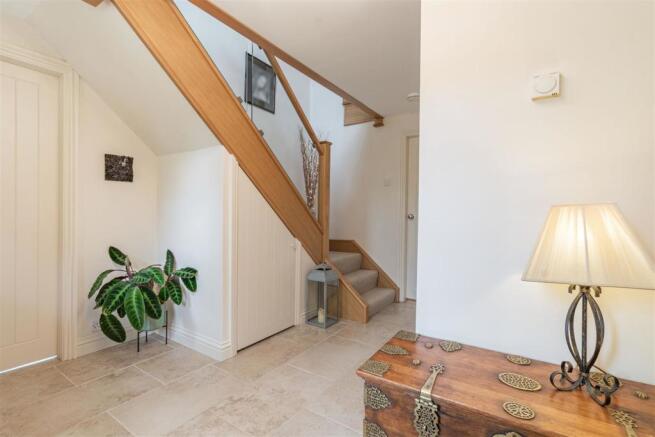8512251-interior32.jpg