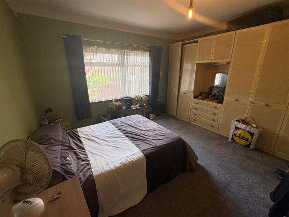 4 bed Semi-Detached Bungalow for sale Image 9