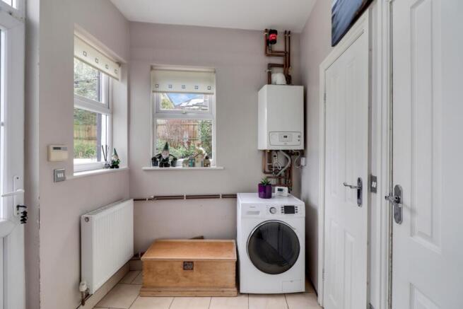 4 bed Semi-Detached for sale Image 11