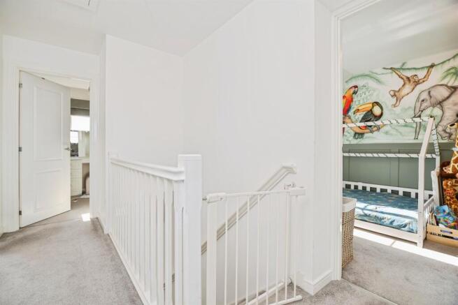 4 bed Detached for sale Image 7
