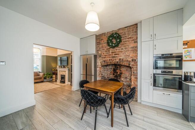 3 bed Terraced to rent Image 9