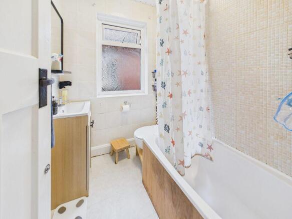 4 bed Semi-Detached for sale Image 11