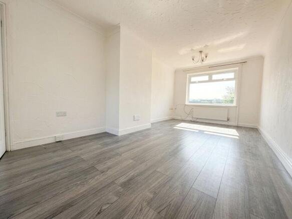 3 bed Semi-Detached to rent Image 7