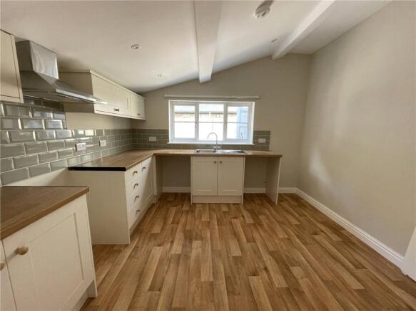 1 bed Detached to rent Image 4