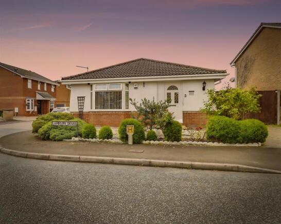22 Lambourn, Dusk Shot.jpg