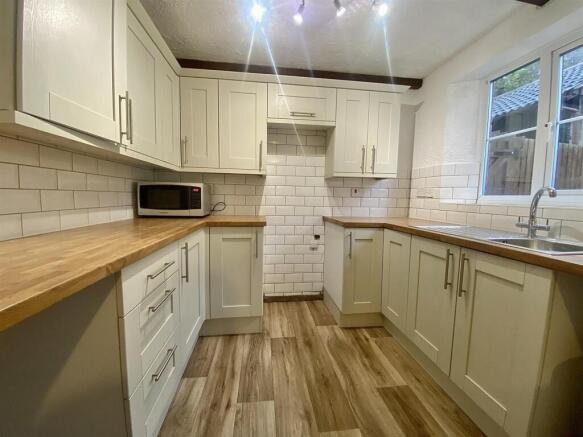 Kitchen/Breakfast Room (1/2)