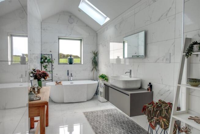 53 Maypole View, Winterburn Lane, Warley, Halifax, West Yorkshire, HX2 7SW photo 4