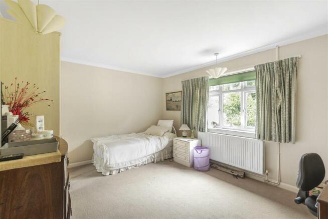 Elmcote Way - Bed 1 (2).jpg