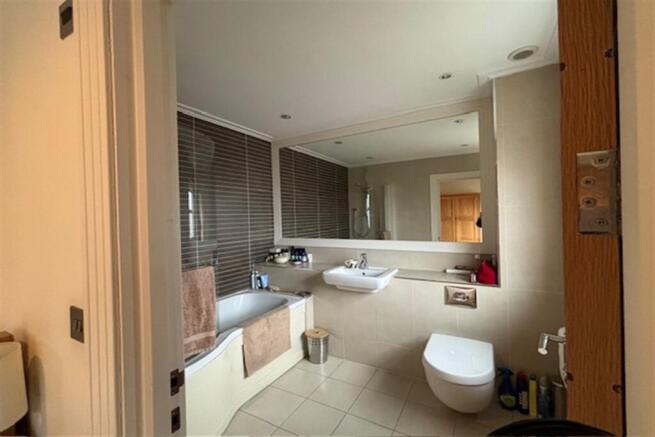 Master ensuite  (Mai