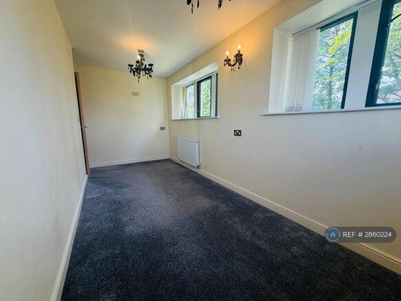 2 bed Flat to rent Image 11