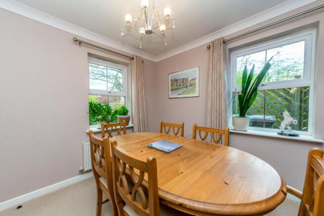 4 bed Detached for sale Image 10