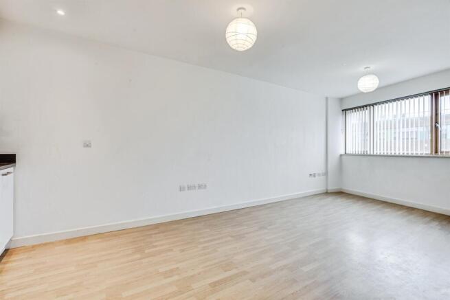 2 bed Flat for sale Image 9