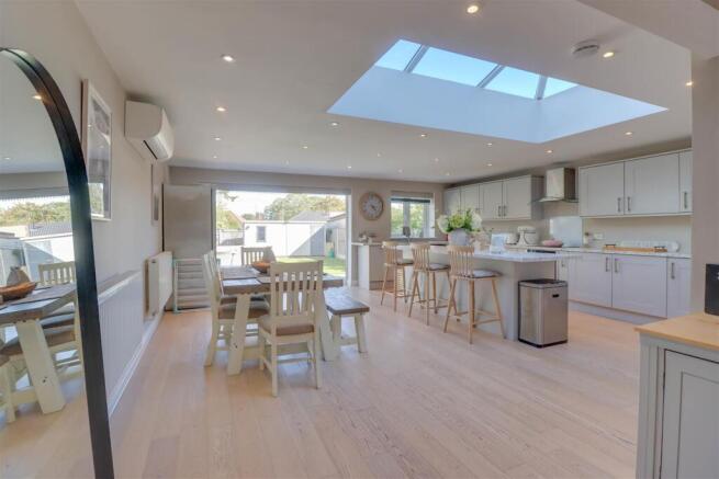 6 LILAC AVENUE INSIDE-10.jpg