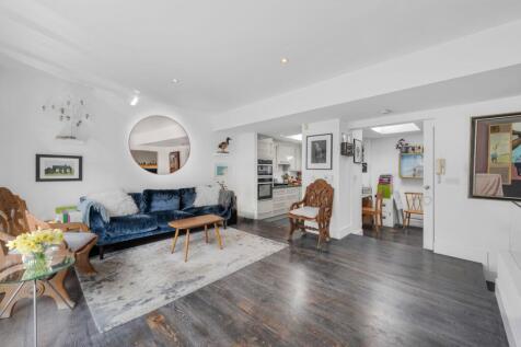 Arundel Square,
Islington, N7