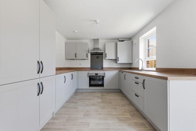 4 bed Detached to rent Image 6