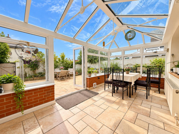 Cliff Road, Eastbourne, BN20 7RU photo 4