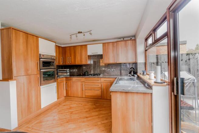 Parkview Crescent, Walsall, WS28TY-5.jpg
