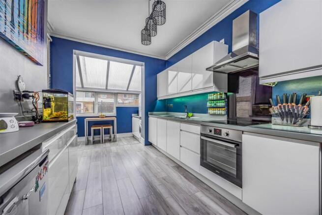 8 Wallington Road, Copnor-Small-PorticoMarketing-S