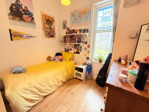 2 bed Apartment for sale Image 6