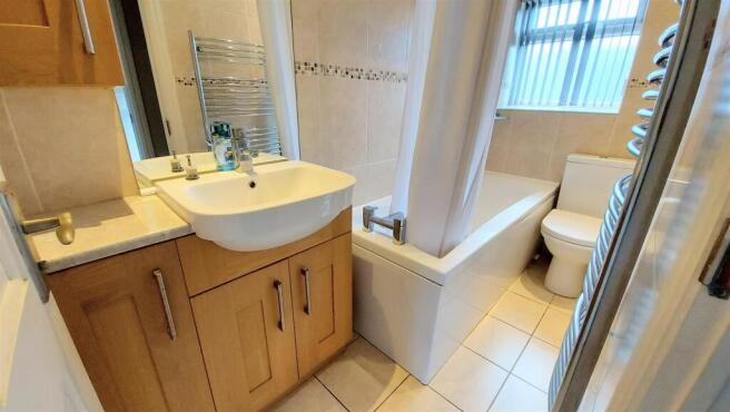 2 bed Terraced to rent Image 9